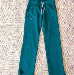 Figs kade cargo hunter green